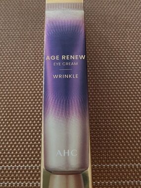 AHC Age Renew Wrinkle Eye Cream — Violet